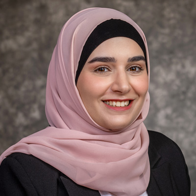 Headshot of Carly Applegarth