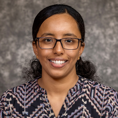 Headshot of Carly Applegarth